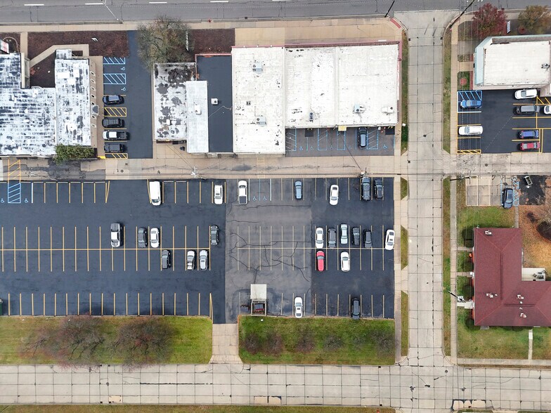 More Photos Of 30948-30960 Ford Rd, Garden City Storefront For Lease