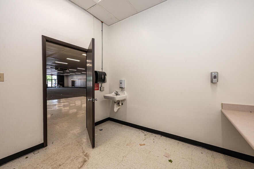 More Photos Of 721 Malcolm Blvd, Rutherford College Medical For Lease