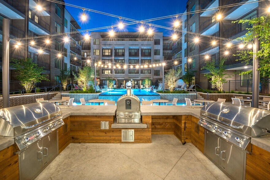 More Photos Of 411 W Commerce St, Dallas Apartments For Lease