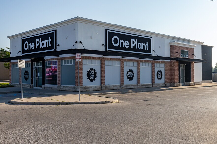 More Photos Of 3030-3210 Wonderland Rd S, London Unknown For Lease