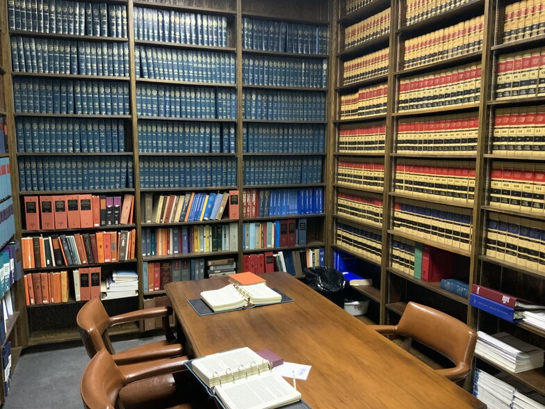 More Photos Of 4-10 W Alisal St, Salinas Office For Lease