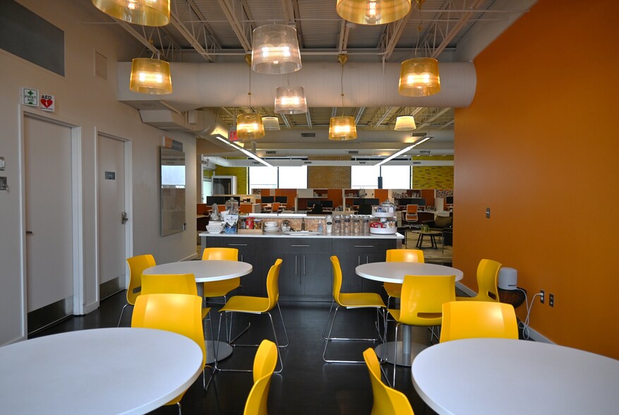 More Photos Of 40700 Woodward Ave, Bloomfield Hills Office For Sale