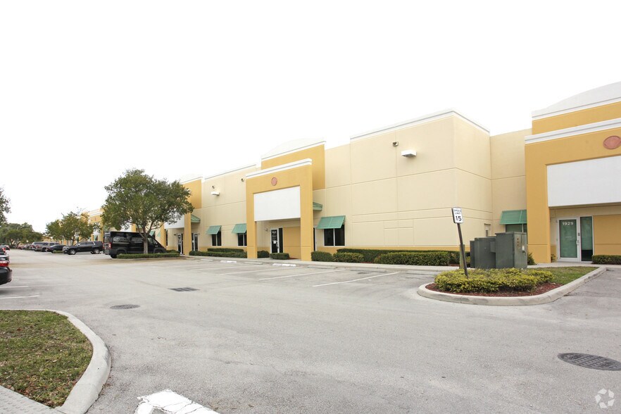 More Photos Of 1901-1939 Banks Rd, Margate Coworking Space