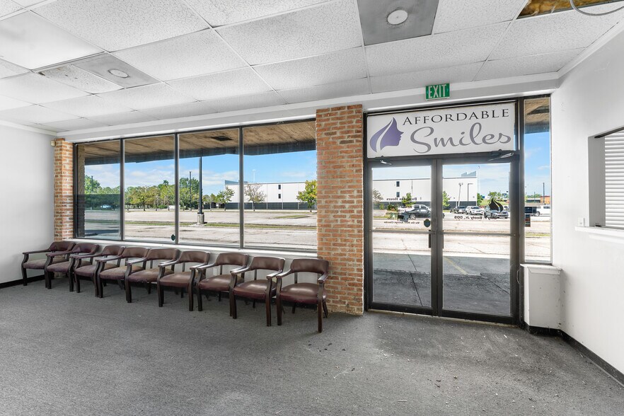 More Photos Of 1962 O'Neal Ln, Baton Rouge Freestanding For Sale