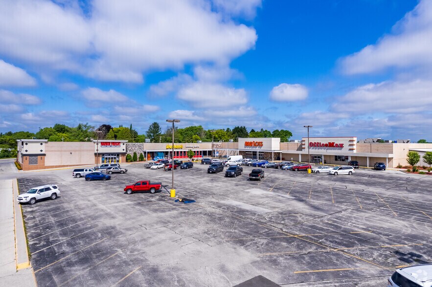 More Photos Of 3424-3506 Kohler Memorial Dr, Sheboygan General Retail For Lease