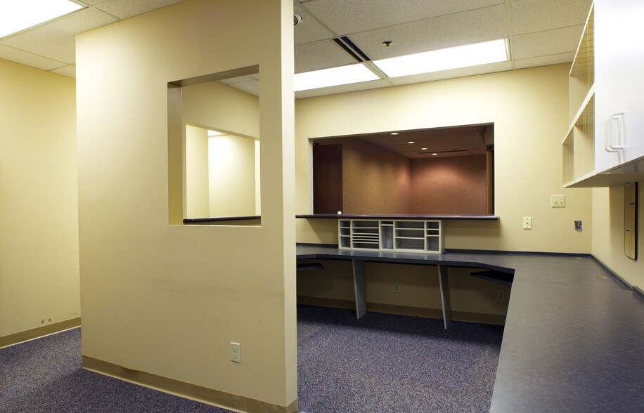 More Photos Of 16216 Baxter Rd, Chesterfield Medical For Lease