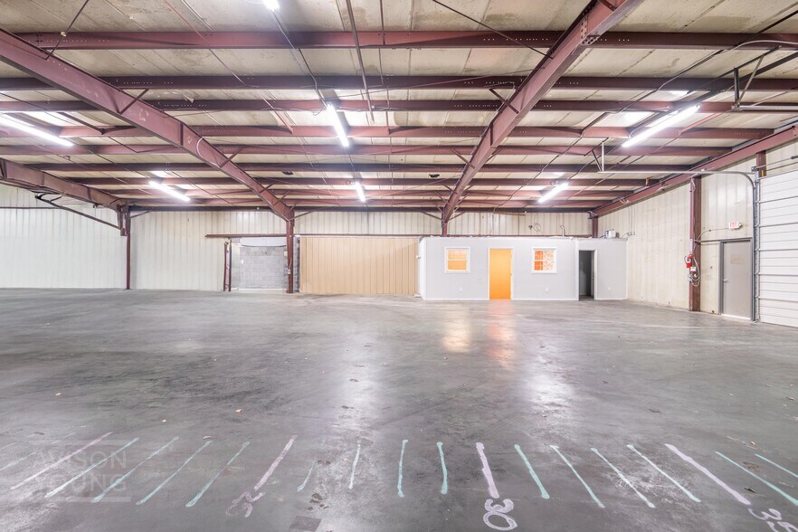 More Photos Of 401 E 1st North St, Summerville Manufacturing For Lease