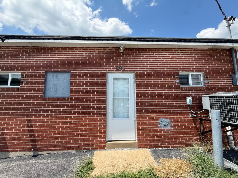 More Photos Of 206 S Church St, Union Office For Sale
