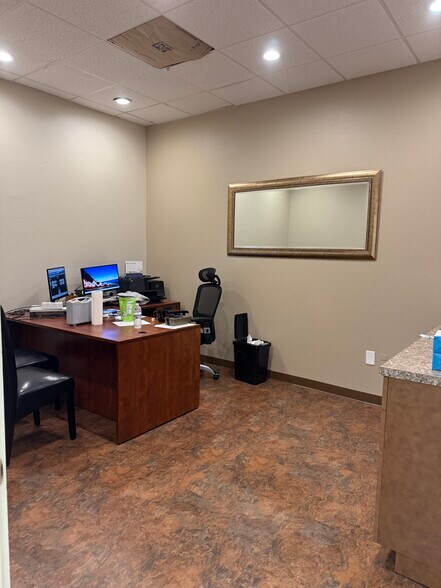 More Photos Of 1214 E Venice Ave, Venice Unknown For Lease