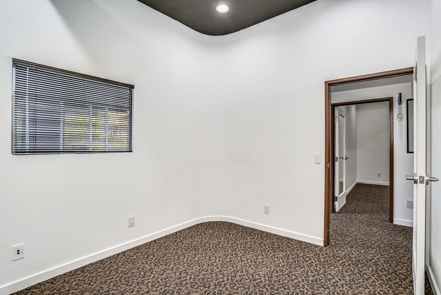 More Photos Of 750 E Tahquitz Canyon Way, Palm Springs Office For Lease