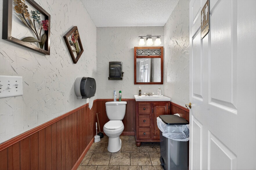 More Photos Of 4849 Mercer University Dr, Macon-Bibb Storefront For Sale