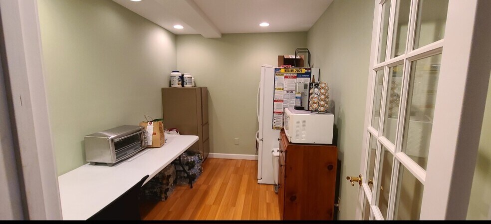 More Photos Of 119-121 Clarkson Executive Park, Chesterfield Office For Lease