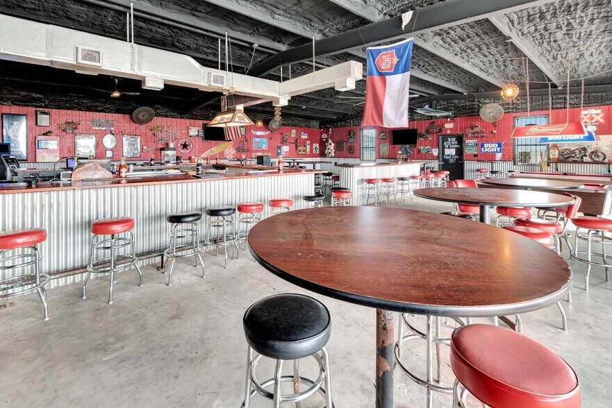 More Photos Of 23404 NW Zac Lentz Pky, Victoria General Retail For Sale