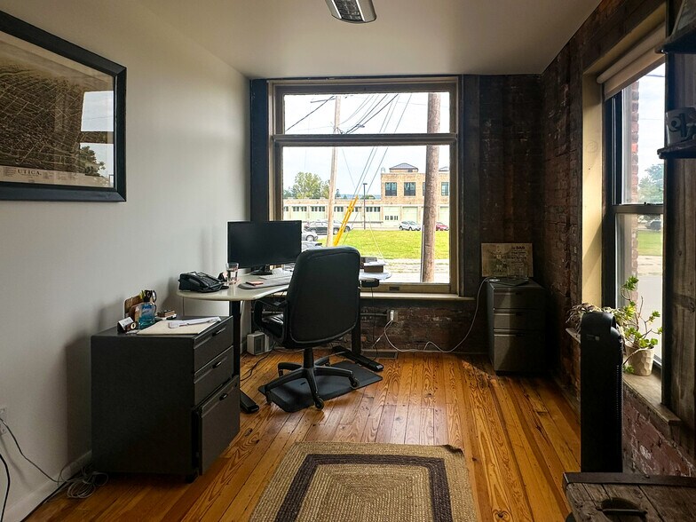 More Photos Of 412 Main St, Utica Warehouse For Lease