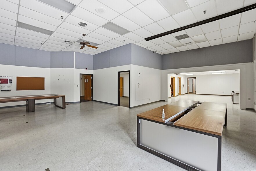 More Photos Of 110 W Leffel Ln, Springfield Service For Lease