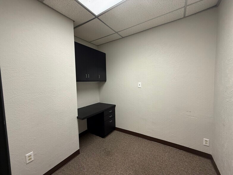 More Photos Of 505 E 3rd St, Bartlesville Unknown For Lease