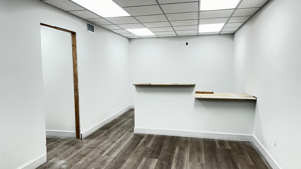 More Photos Of 16660 Paramount Blvd, Paramount Medical For Lease