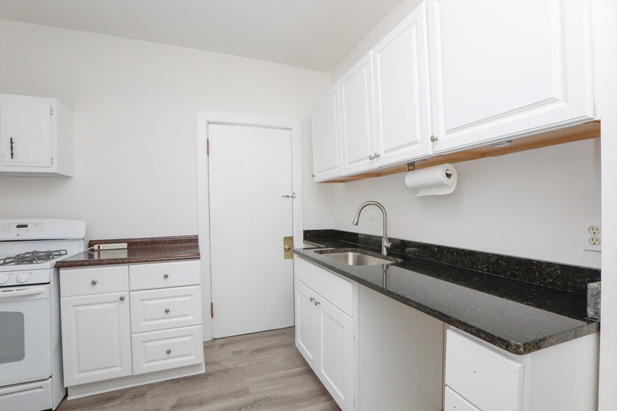 More Photos Of 819 Colonial Ave, Norfolk Apartments For Sale