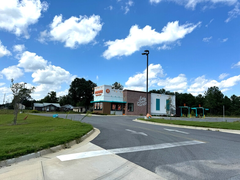 More Photos Of 6110 Oak St, Eastman Restaurant For Sale