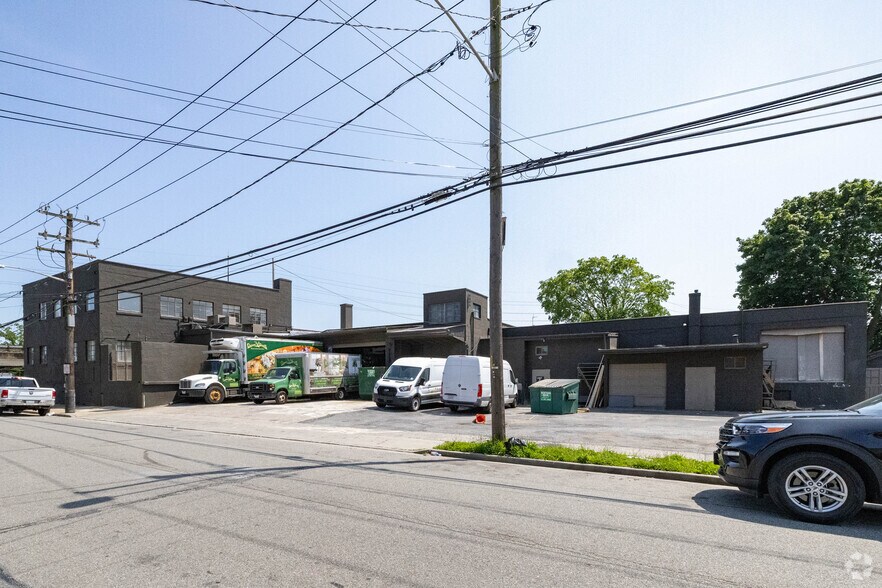 More Photos Of 100 E Mineola Ave, Valley Stream Manufacturing For Lease
