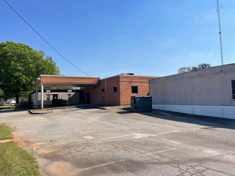 More Photos Of 1077 S Main St, Madison Assisted Living For Sale