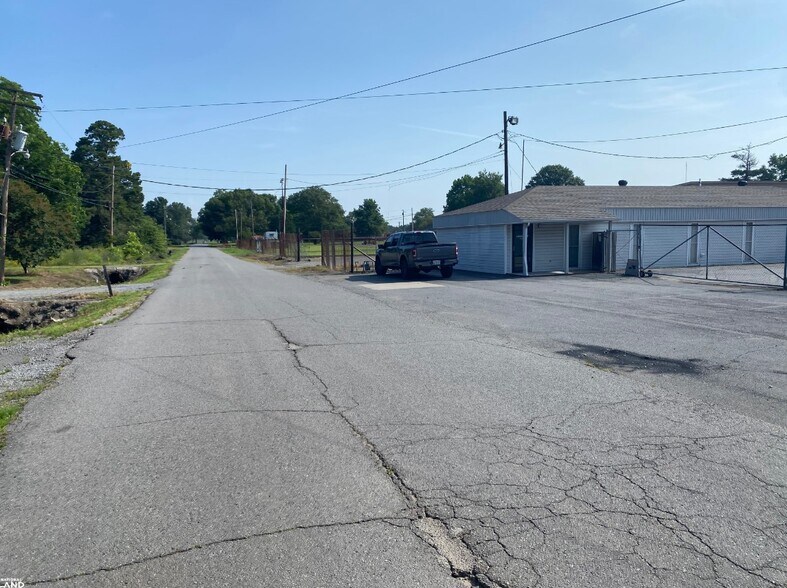 More Photos Of 1701 S Timber St, Stuttgart Office Residential For Sale