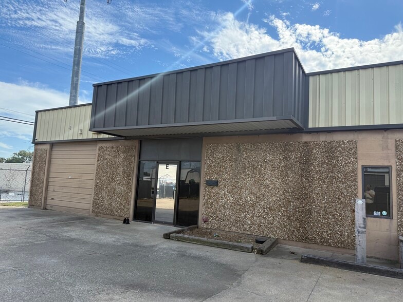 Primary Photo Of 413 N Walnut Ave, Broken Arrow Warehouse For Lease