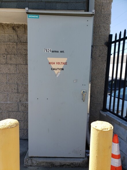 More Photos Of 7624 Varna Ave, North Hollywood Religious Facility For Lease