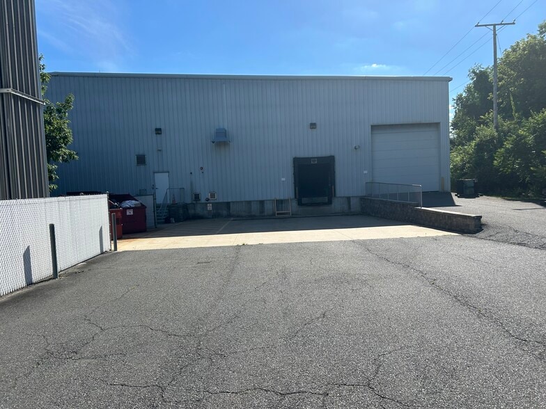 More Photos Of 450 Gateway Dr, Reading Manufacturing For Sale