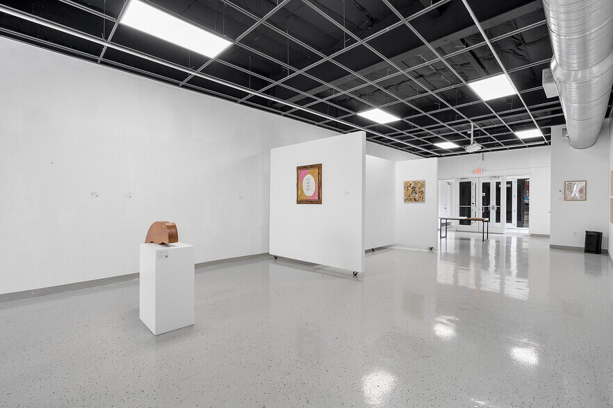 More Photos Of 1624-1626 NW 36th St, Miami Storefront Retail Office For Lease