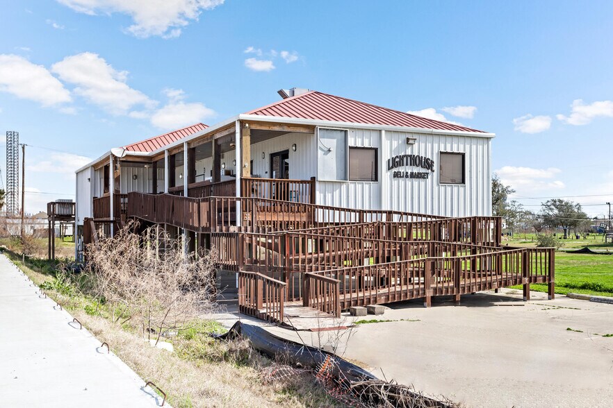 More Photos Of 5140 Gulfway Dr, Sabine Pass Restaurant For Sale