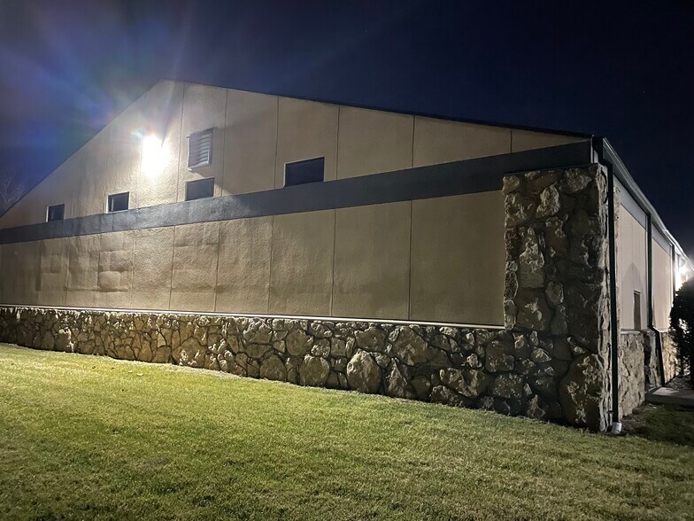 More Photos Of 19605 E 40 Hwy, Independence Warehouse For Sale