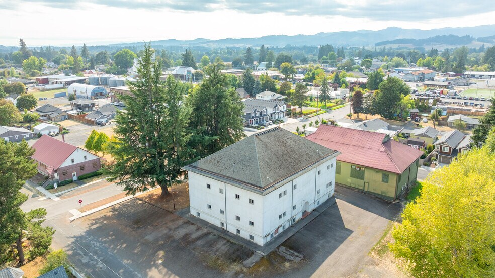 More Photos Of 229 E Monroe St, Carlton Apartments For Sale