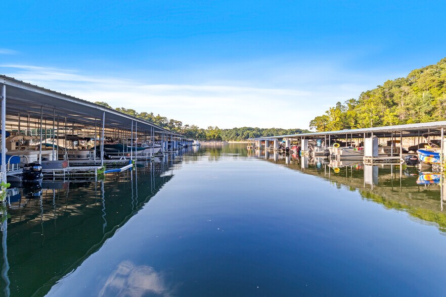 More Photos Of 136 S Homestead Ln, Lancaster Marina For Sale