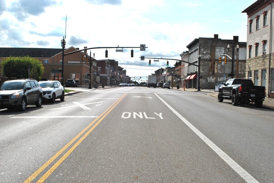 More Photos Of 209 W Main St, Circleville Storefront For Sale