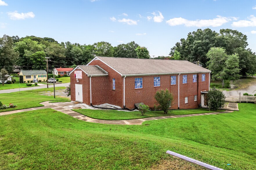 More Photos Of 2925 S Main St, Winston-Salem Office For Sale