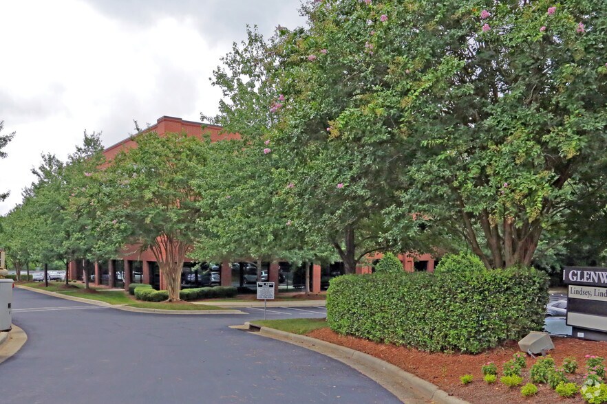 More Photos Of 5811 Glenwood Ave, Raleigh Office For Lease