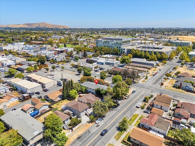 More Photos Of 812 Delaware St, Fairfield Apartments For Sale