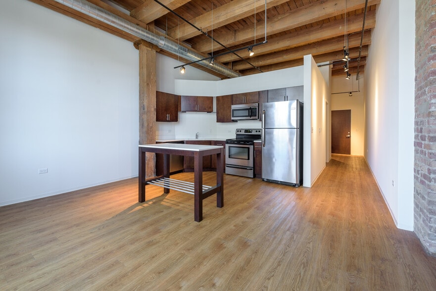 More Photos Of 2100-2114 S Indiana Ave, Chicago Apartments For Sale