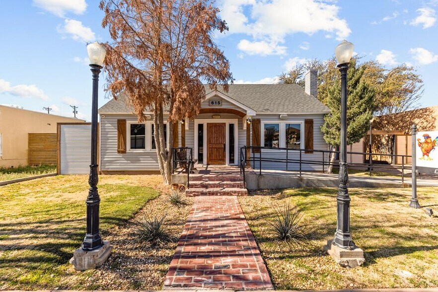 Primary Photo Of 615 N Sam Houston Ave, Odessa Restaurant For Sale