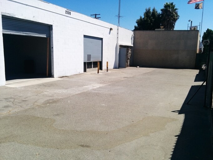 More Photos Of 21016 S Alameda St, Carson Distribution For Lease