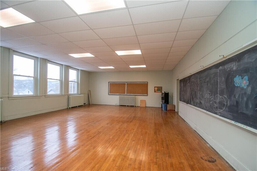 More Photos Of 335 W 5th St, East Liverpool Religious Facility For Sale