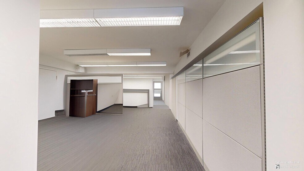More Photos Of 627 Bloor St W, Toronto Office For Lease