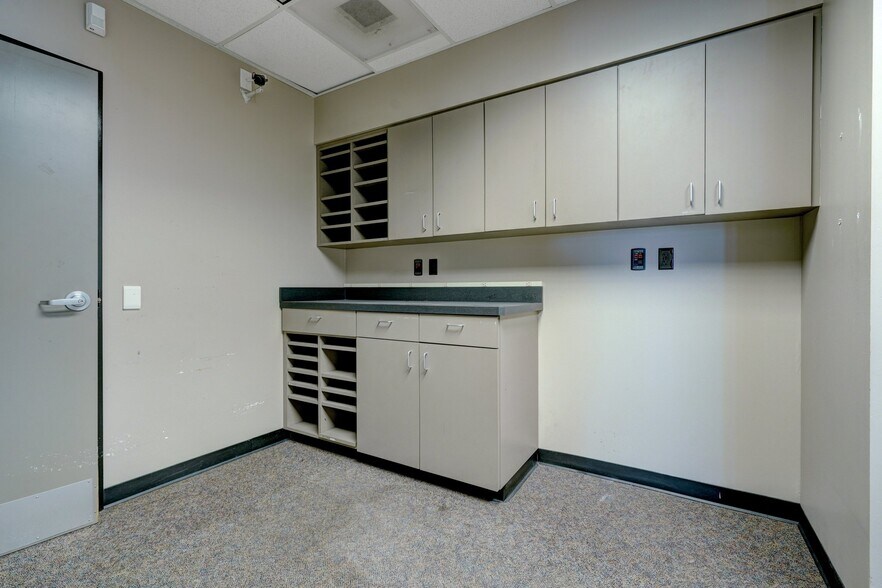 More Photos Of 14900 SE 29th St, Choctaw Bank For Lease