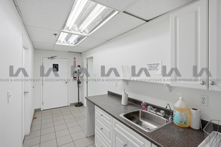 More Photos Of 18788 96th Ave, Surrey Warehouse For Lease