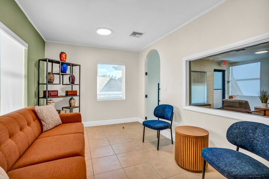 More Photos Of 481 E Commercial Blvd, Oakland Park Freestanding For Sale