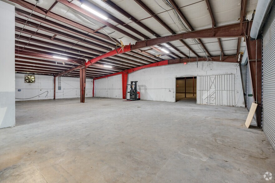 More Photos Of 3500 NW 77th Ct, Doral Warehouse For Sale
