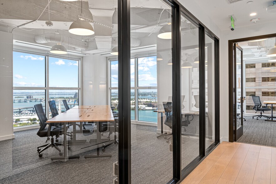 More Photos Of 200 S Biscayne Blvd, Miami Coworking Space