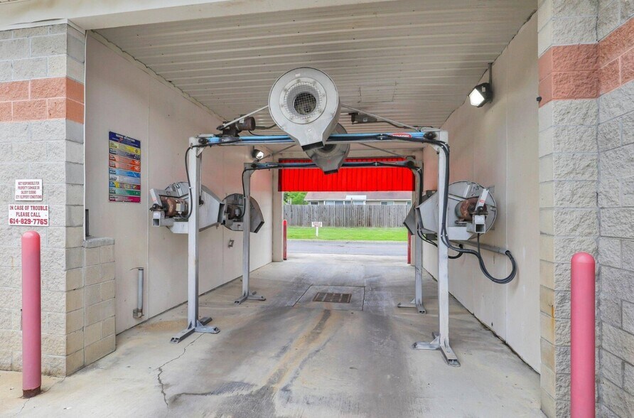 More Photos Of 450 W Waterloo St, Canal Winchester Carwash For Sale