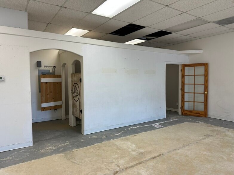 More Photos Of 997 W San Marcos Blvd, San Marcos Unknown For Lease